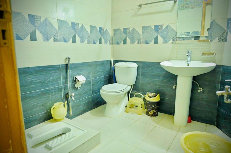 Bathroom 3, Rose Valley Hotel Naran, Hazara