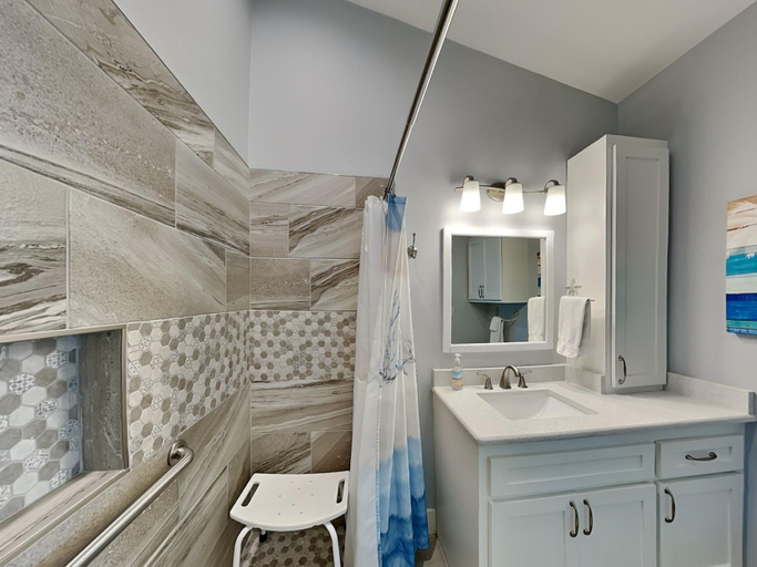 Bathroom 4, Pelican BReef, Aransas