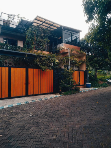 Exterior & Views 2, Homestay Nursery Syariah, Malang