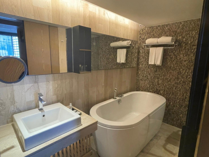 Bathroom 14