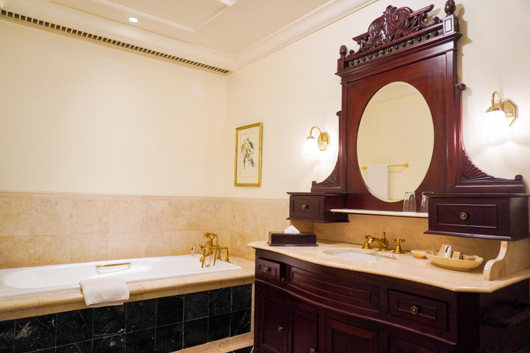 Bathroom 10