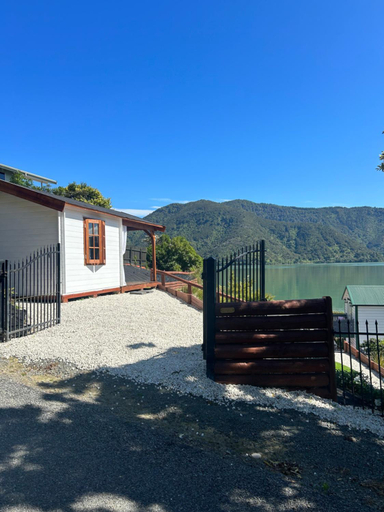 Others 5, The Petite Suite, Marlborough