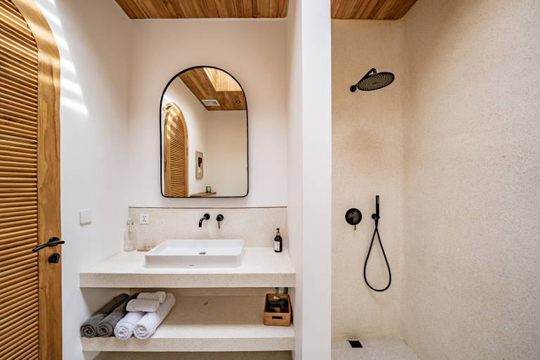 Bathroom 5, Villa Sunny Day Suites Uluwatu, Badung