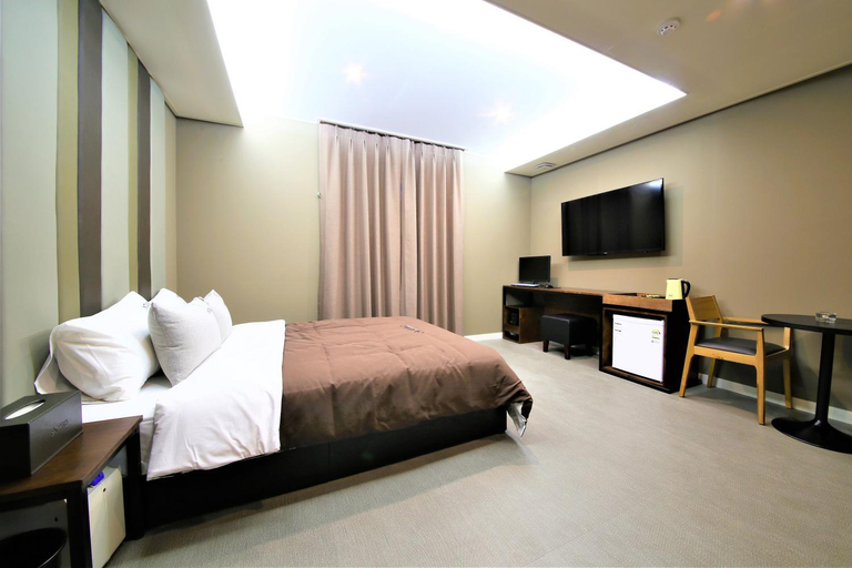 Bedroom 8