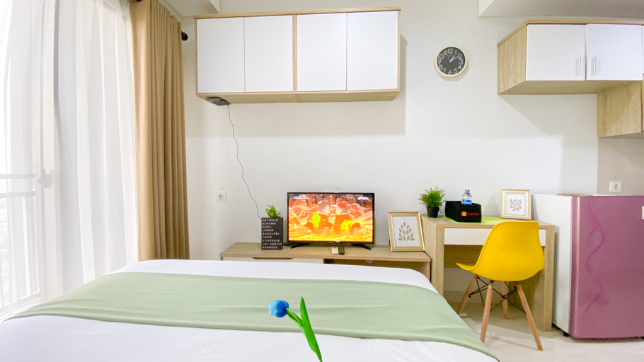 Bedroom, Modern Look Studio Apartment at Springwood Residence Tangerang By Travelio, Tangerang