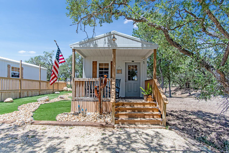 Others 2, Lucky Star Ranch - Shooting Star, Medina