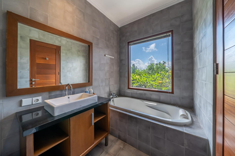 Bathroom 13