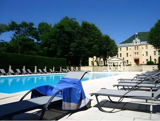 Sport & Beauty 4, Studio in Montbrun Castle with Pool, Drôme