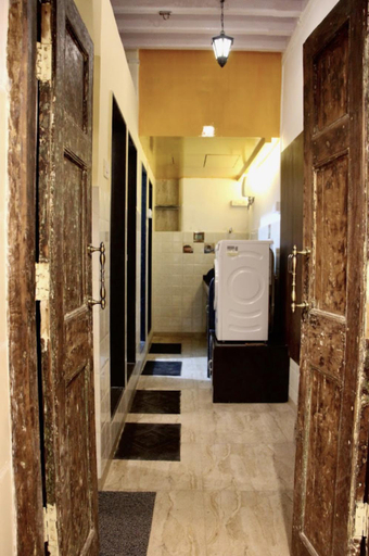 Bathroom 5, GoSolo Stays, Mumbai Suburban