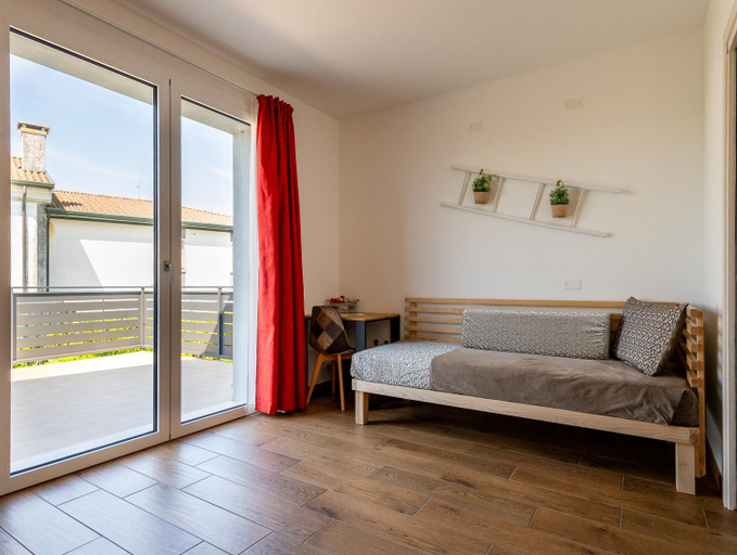 Others 5, B&B Bagni di sole, Padua