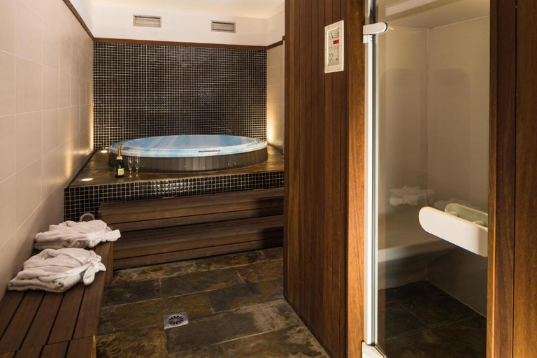 Bathroom 4, Shusski