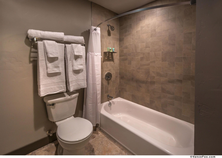 Bathroom, The Lodge At Nakoma, Plumas