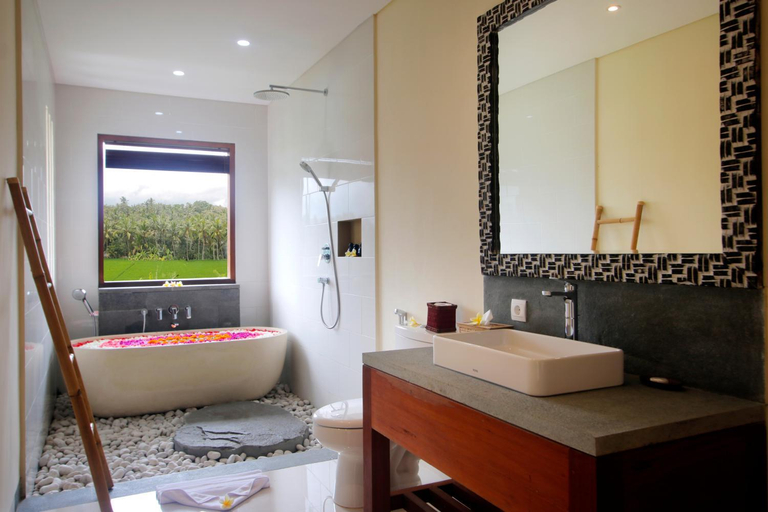 Bathroom 10