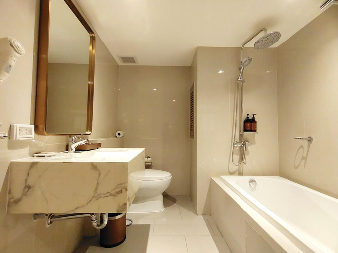 Bathroom 12