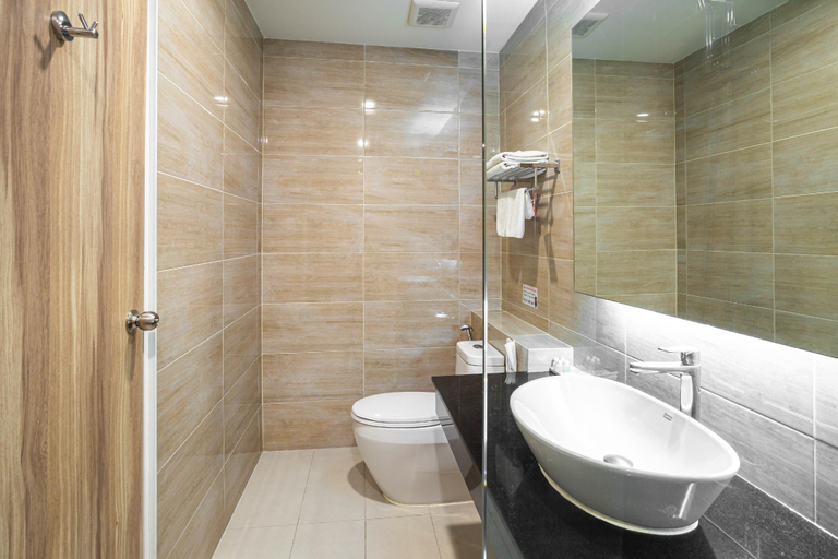 Bathroom 15