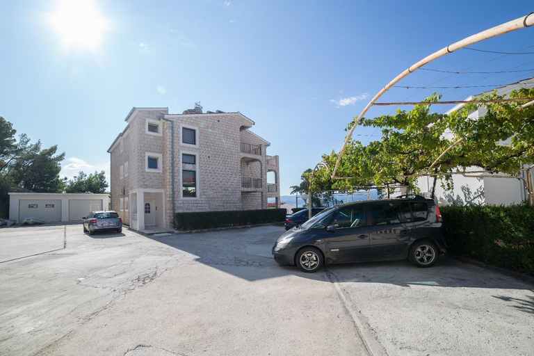Others 5, Villa Nada, Dugi Rat