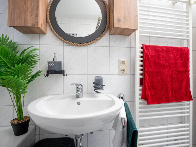 Bathroom 3, Serviceroom24 - Apartment 1 in Herten SmartTv|WLAN, Recklinghausen