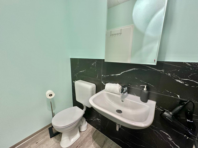 Bathroom 3, GuestHouse Gutersloh, Gütersloh