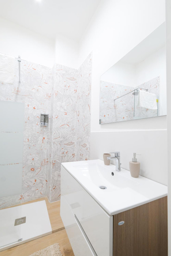 Bathroom 2, Antonia’s House, Bari