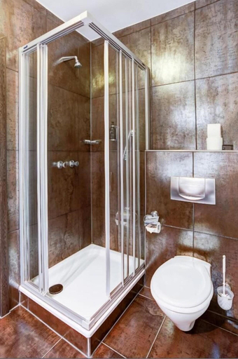Bathroom 4, Moers van der Valk Hotel, Wesel