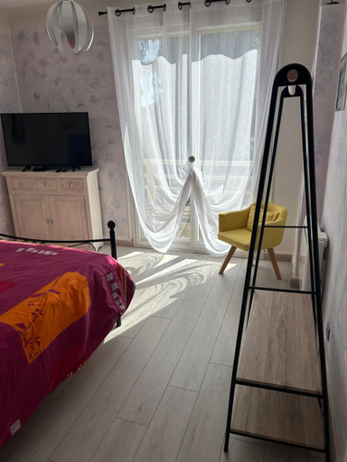 Bedroom 2, chambres hotes les grenouilles, Ain
