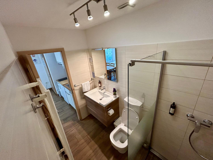 Bathroom 2, Apartments Maraz, Izola