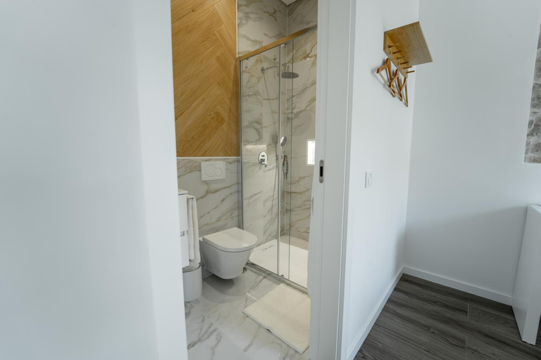 Bathroom 2, Ria View Guesthouse, Faro