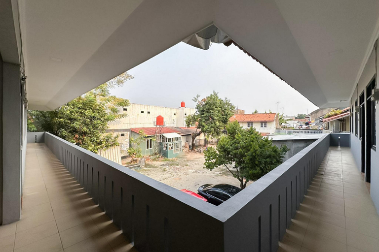 Public Area 3, RedDoorz near Maulana Yusuf Stadium Serang, Serang