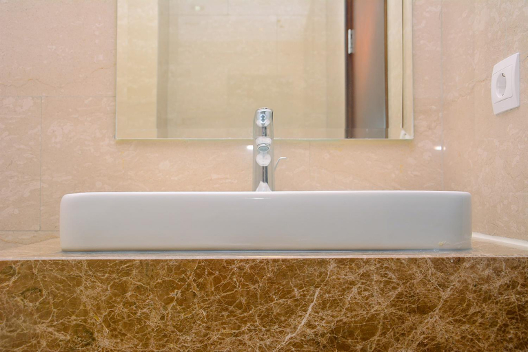 Bathroom 4, Best View @ 2BR Menteng Park Apartment By Travelio, Central Jakarta