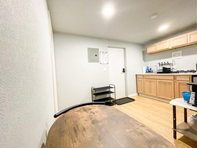 Others 5, Beautiful room in prime location, Pinellas