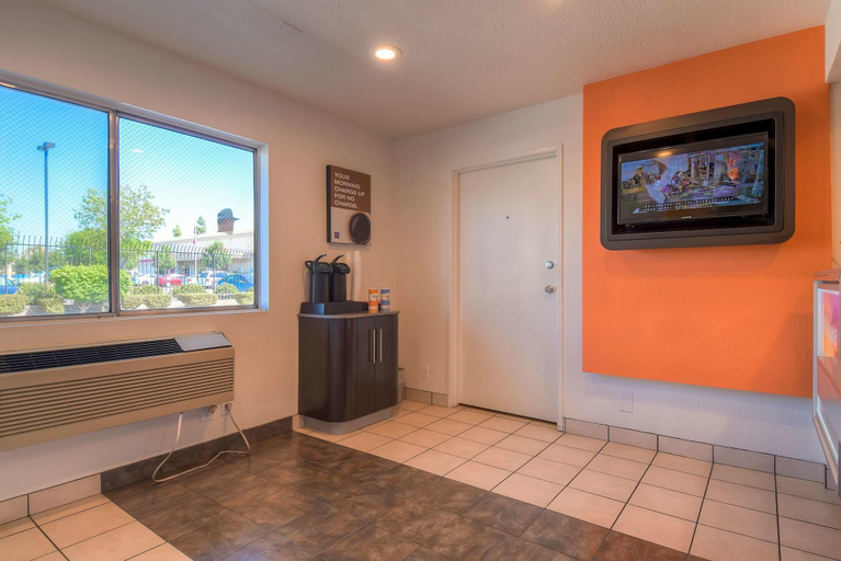 Public Area 3, Motel 6 San Bernardino, CA - South, San Bernardino