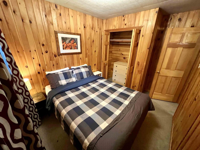 Others 3, High Falls Bay Cottages, Camping & Waterpark, Muskoka