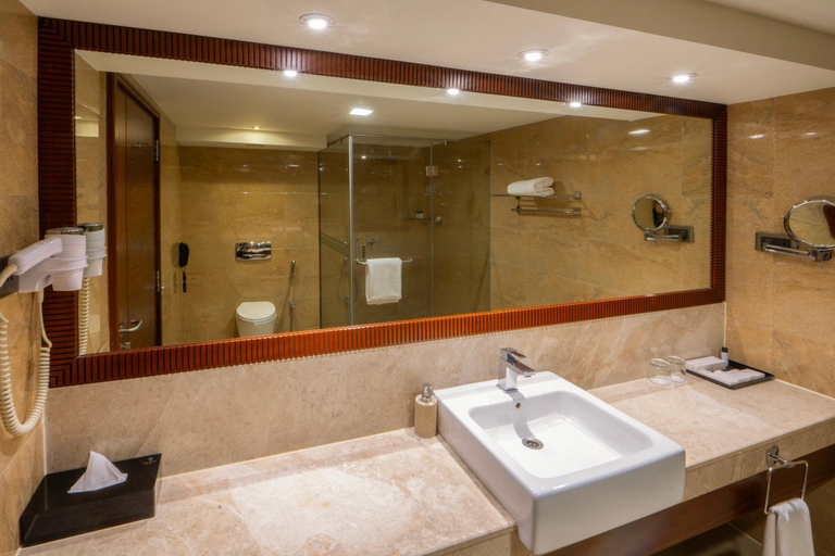 Bathroom 5, The Raviz Calicut, Kozhikode
