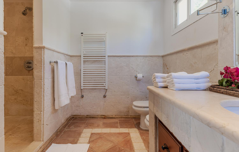 Bathroom 4, Charming Andalusian-Style Beach Villa, Málaga