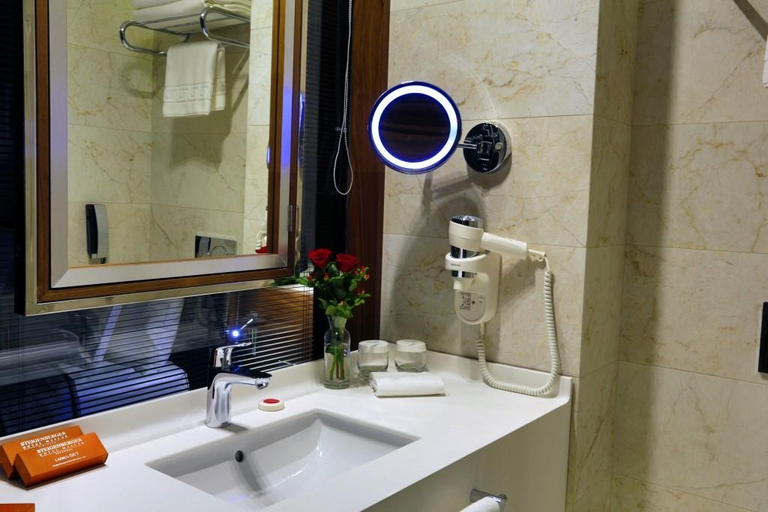 Bathroom 5, Steigenberger Airport Hotel Istanbul, Bahçelievler