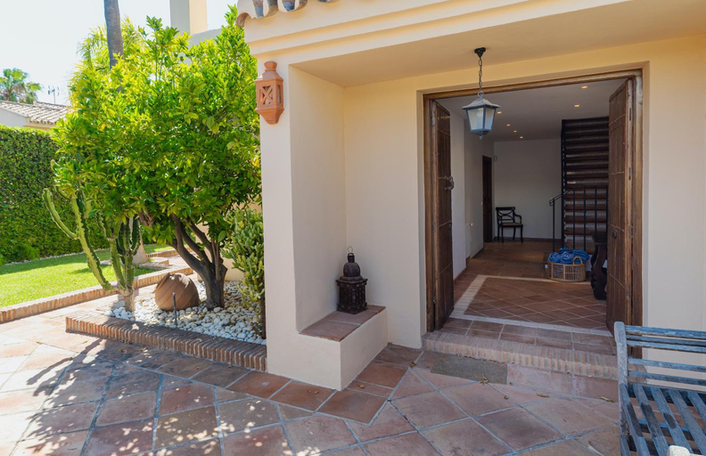 Others 4, Charming Andalusian-Style Beach Villa, Málaga