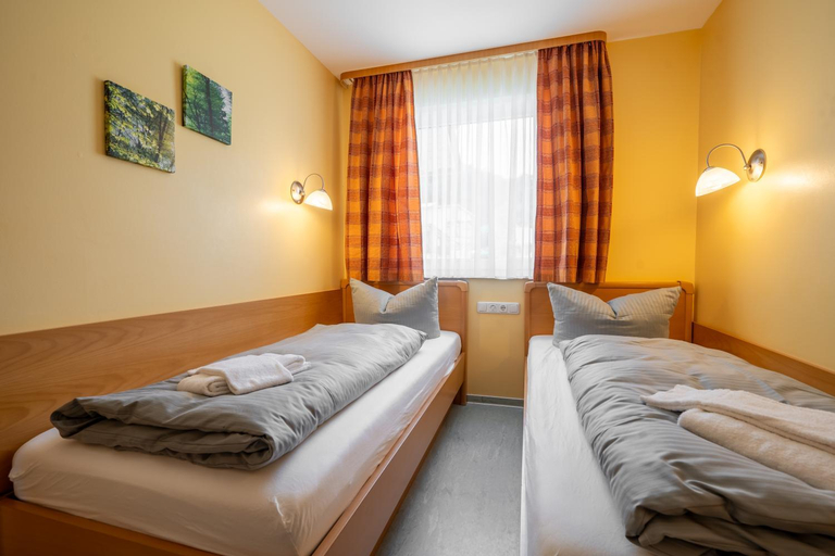 Bedroom 2, Hotelpark Bodetal mit Ferienwohnungen, Harz