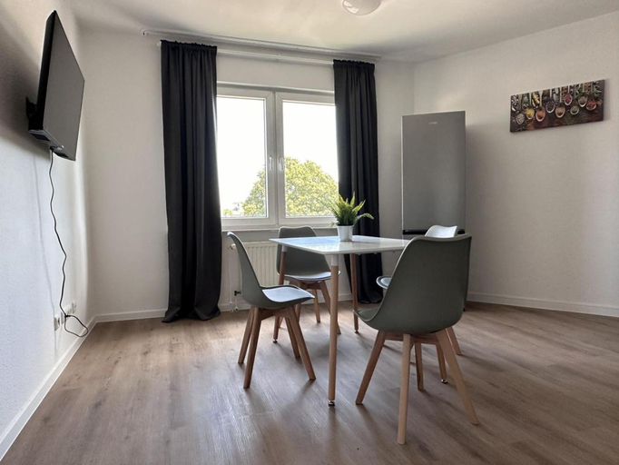 Others 4, Worker Apartments - Single Beds - Free Parking - Near Dusseldorf Airport- Fair, Duisburg
