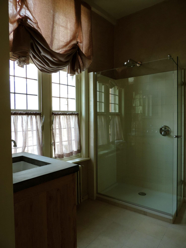 Bathroom 4, Saint-Sauveur Bruges B&B, West-Vlaanderen