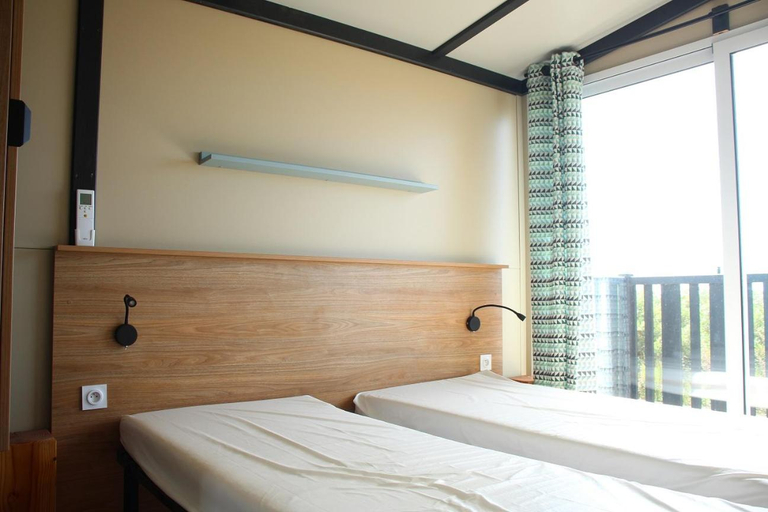 Bedroom 2, Camping Le Clos du Rhone, Bouches-du-Rhône