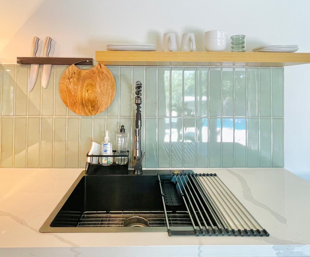 Others 4, Sunny Days Tiny House with private entrance, pool and view, Los Angeles