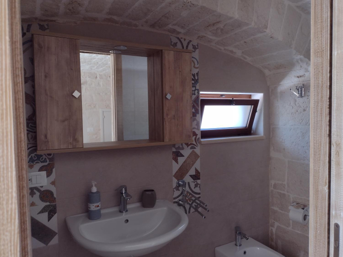 Bathroom 3, La casa di pietra, Bari