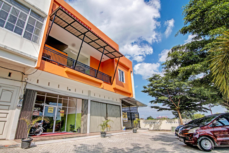Exterior & Views
