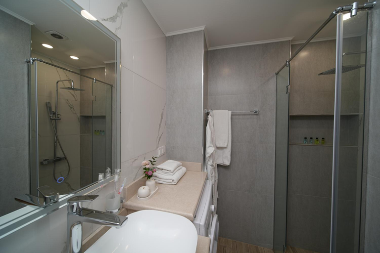 Bathroom 2, Suite apartments in downtown by Sweet Home, Yerevan