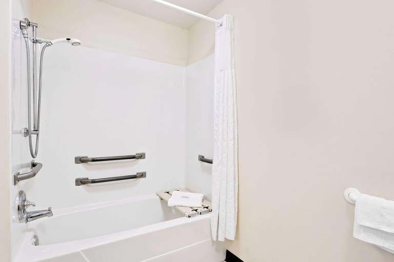 Bathroom 4, Baymont by Wyndham Georgetown Marina, Georgetown