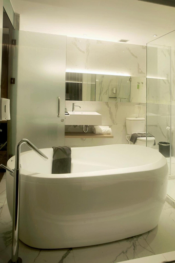 Bathroom 4, The Zuri Palembang, Palembang