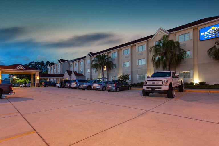 Exterior & Views