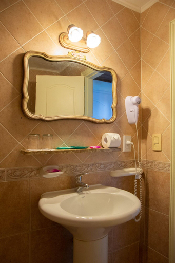Bathroom 5, Las Dunas Hotel Restaurante, Lago Argentino