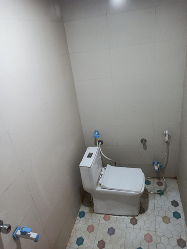 Bathroom 3, Hotel Yuvan Palace, Ujjain