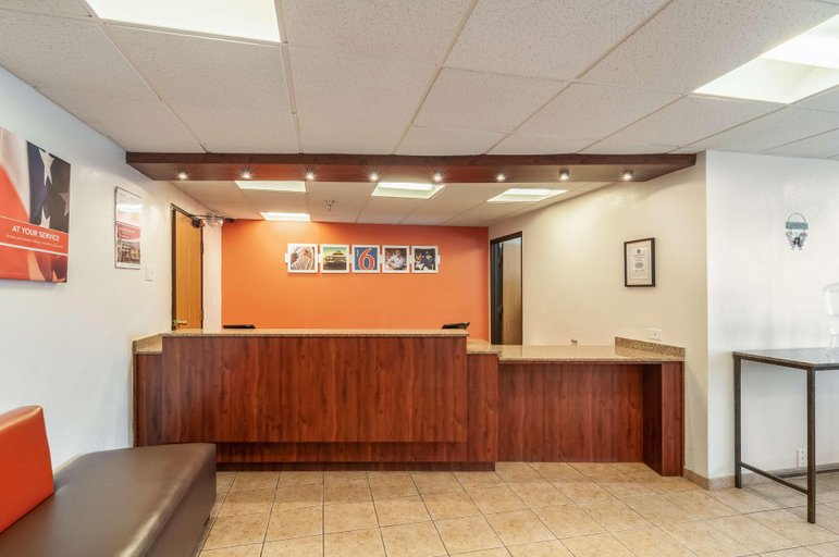 Public Area 2, Motel 6 Naperville, IL, Dupage